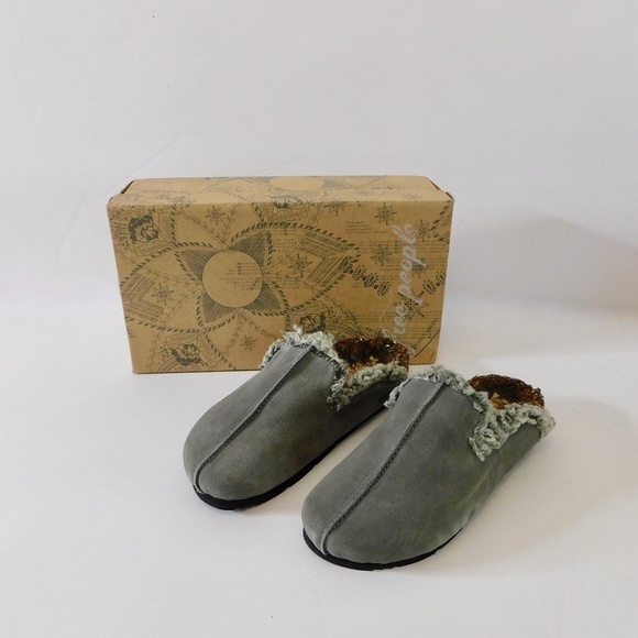 NWT!! New in Box FREE PEOPLE Damon Cozy Mules Gray Suede Slate Faux Fur 36.5 6 - Picture 1 of 15
